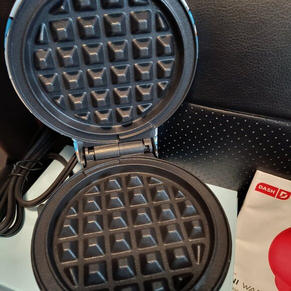 Brand New DASH Mini Waffle Maker - Picture 2 of 3